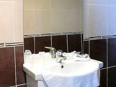 Logis Drom'Sud Hotel Donzère Zewnętrze zdjęcie